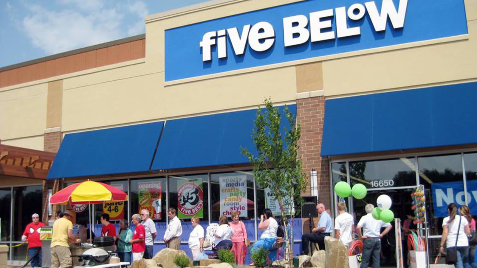 5 Below discount store, Best buy in 2022