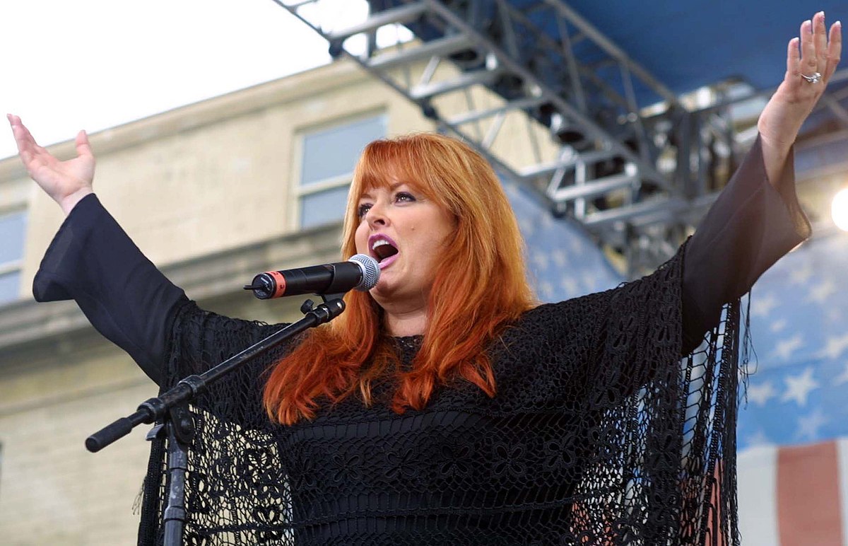 What is Wynonna Judd earning in 2022?